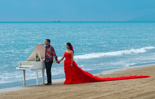 Illustration for article titled The Serious Business Of Chinese Wedding Portraits